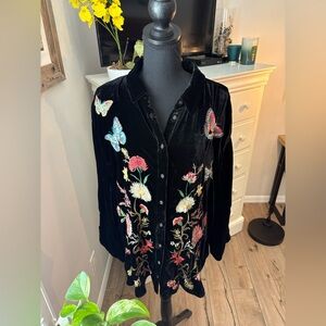 Johnny Was
VELVET KIMONO SLEEVE SHIRT, XXL